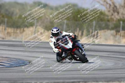 media/Dec-01-2025-Moto Forza (Mon) [[2daa91e15f]]/1-Advanced Group/Session 3 (Turn 3)/